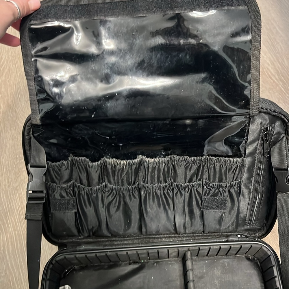 Relavei medium sized make up travel bag. - Picture 4 of 4
